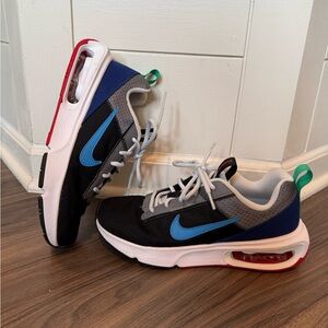 Nike Air Max INTRLK Lite Sneaker - Kids'
Black & Blue w/ Gray/Green/Red Accents
